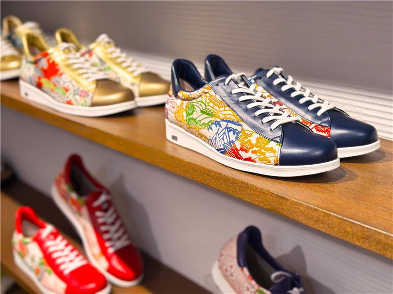 Kimono Sneakers - Water Repellent